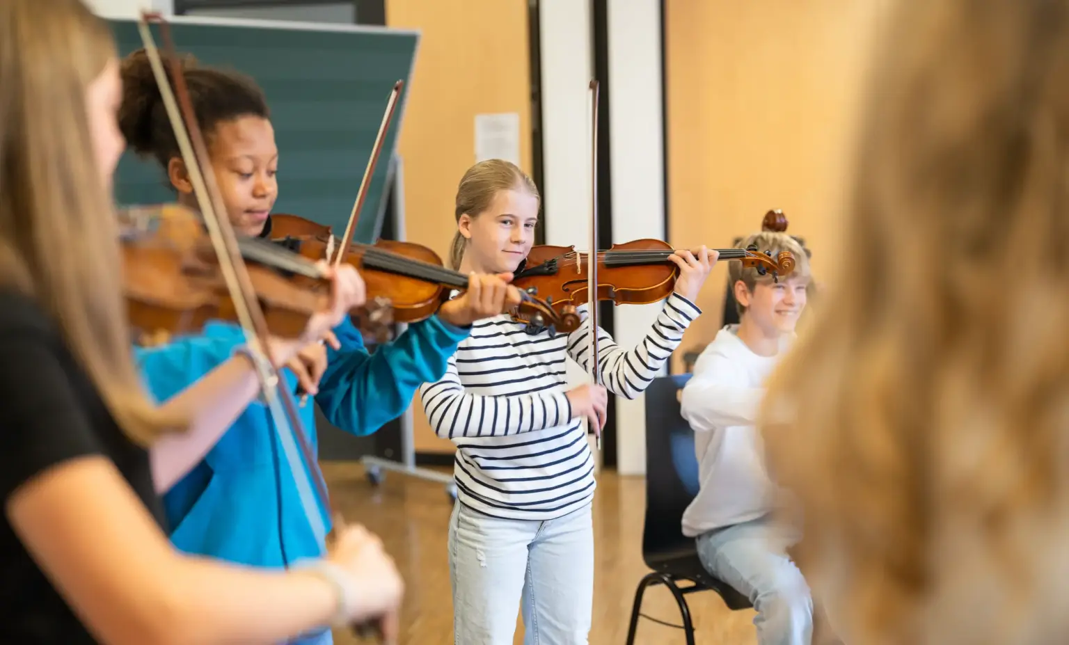 Klosterschule vom hl. Grab 5638 Musik Streicher